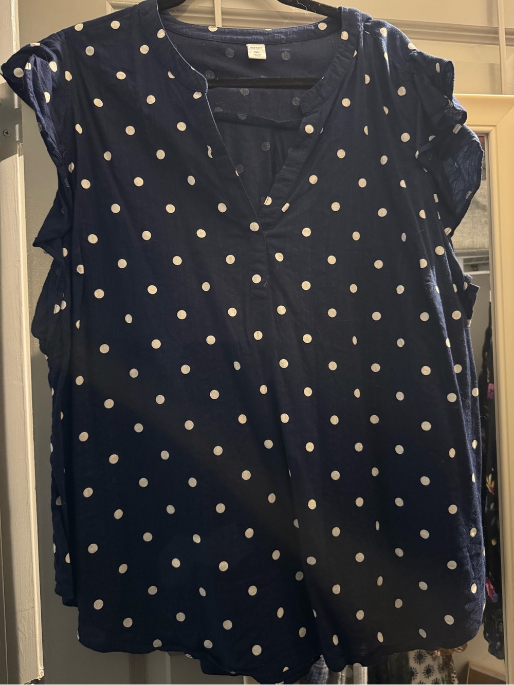 Old Navy Navy & White Polka Dot V-Neck Cap Sleeve Top